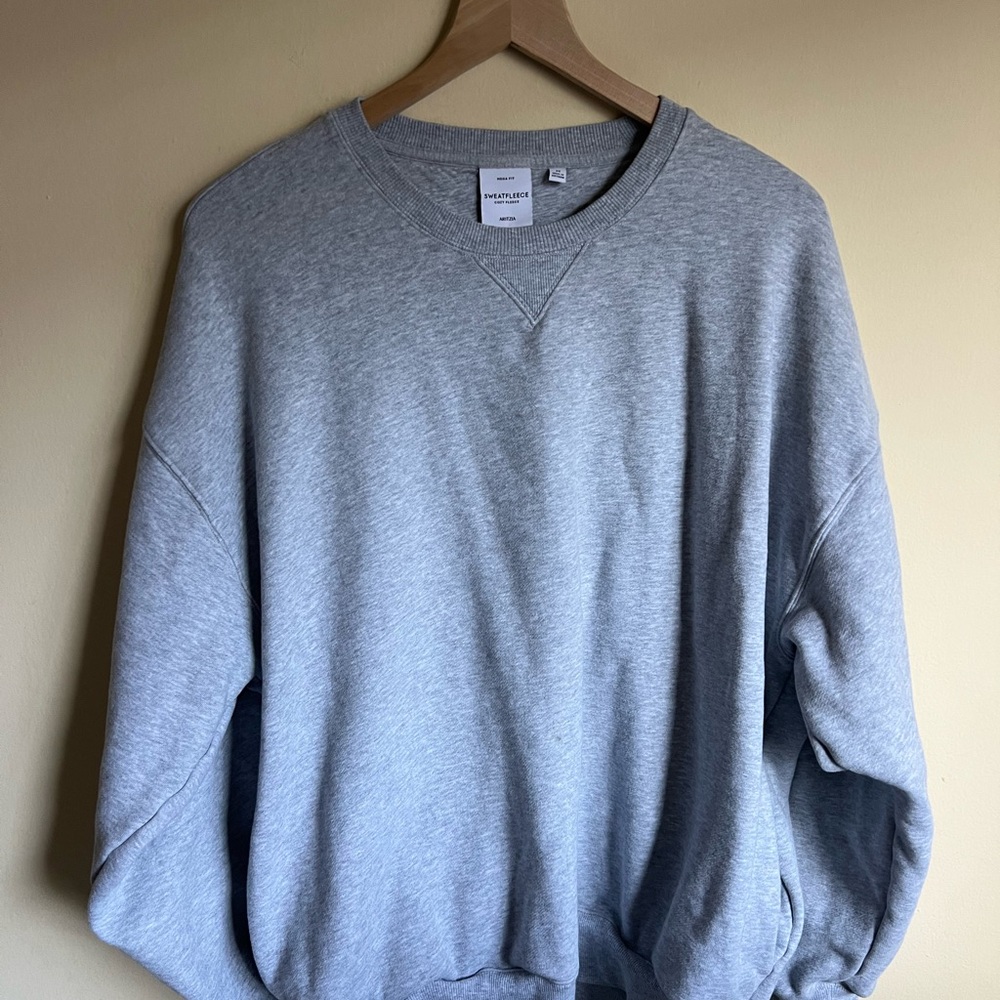 Aritzia Gray Crew Neck Sweater
